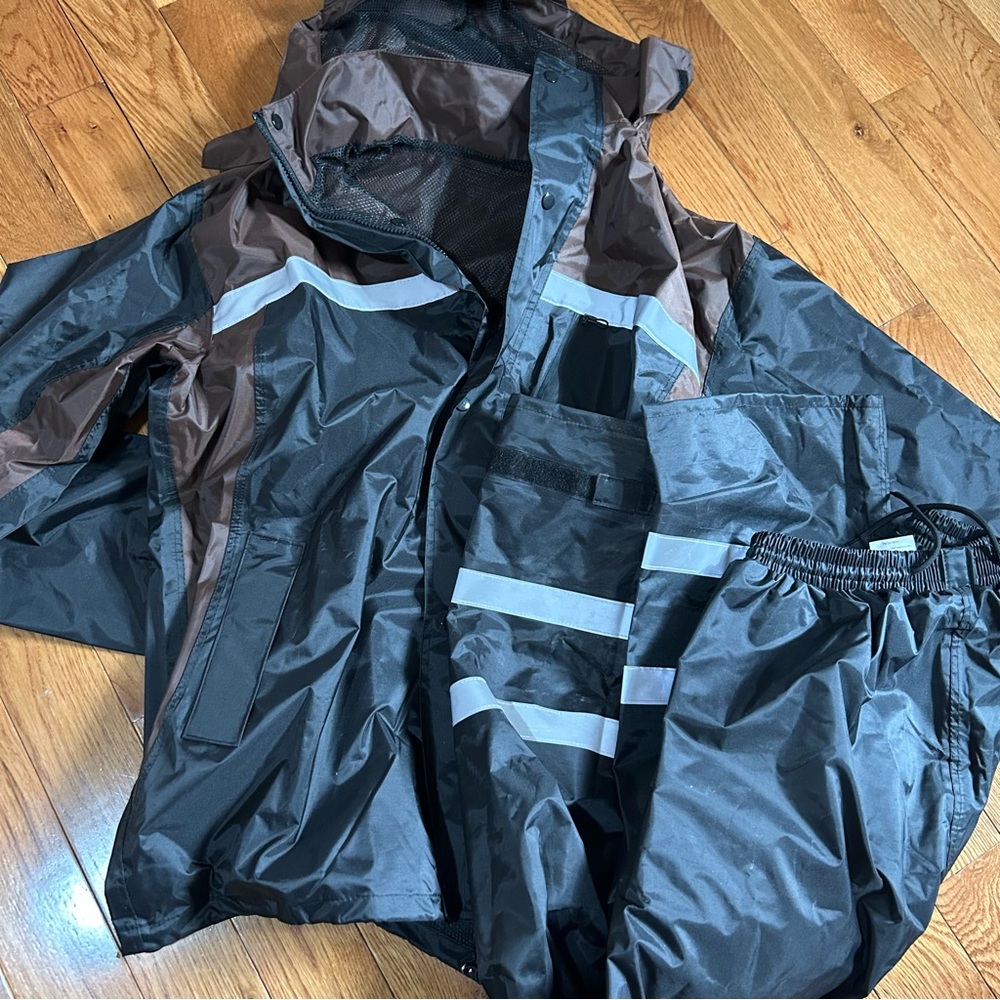 Men's Black and Brown Rain Suit Size L